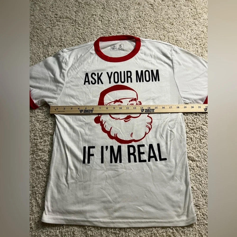 Bundle of 2 Size Small Funny Christmas Graphic Tee’s - Picture 3 of 10
